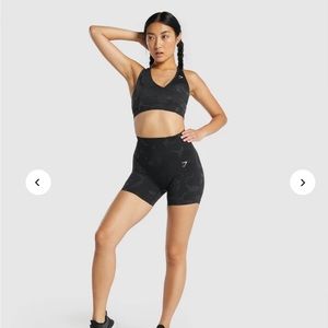 GYMSHARK - ADAPT CAMO SEAMLESS SHORTS. SMALL. NEW WITH TAGS!